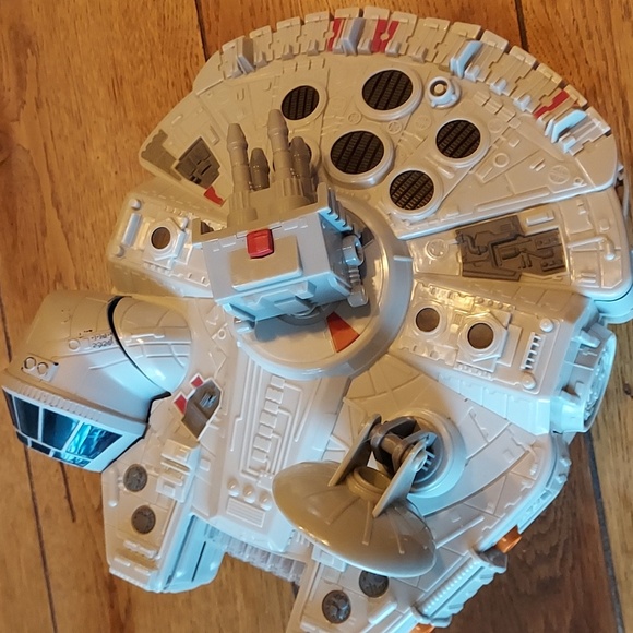 Star Wars Millennium Falcon with 5 action figures - Picture 7 of 10